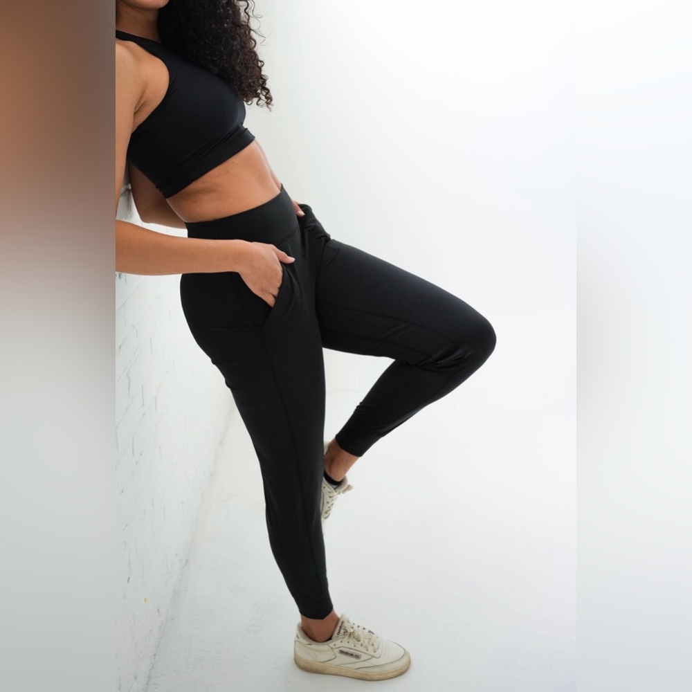 Savvi Noor Joggers – Black – Size XL – NWT – $92 Retail